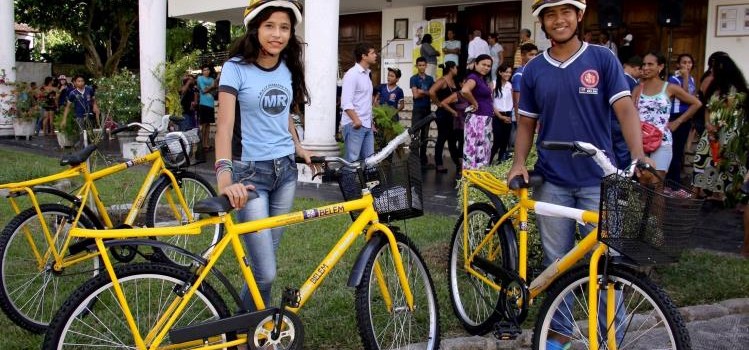 Prefeitura de Belém entrega mais de 1.200 bicicletas para alunos de Icoaraci