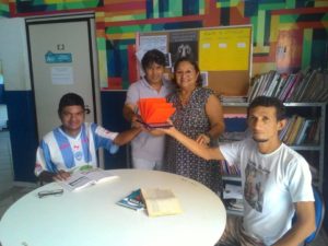 Terezinha Lima com usuários do Centro Pop Icoaraci