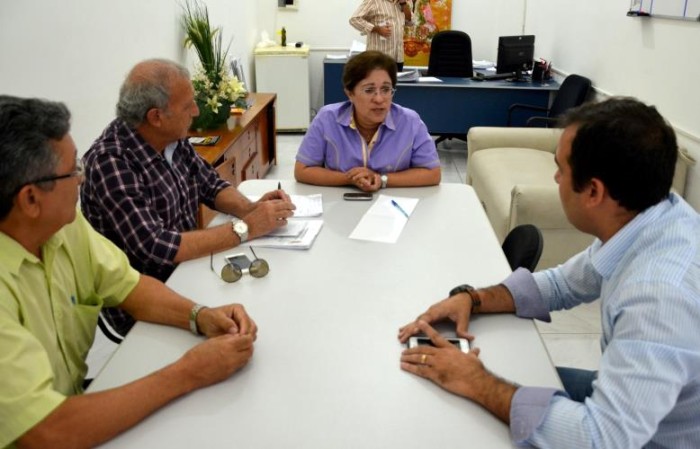 A titular da Semob, Maisa Tobias, reforçou aos empresários o compromisso da Prefeitura em garantir o realocamento dos rodoviário