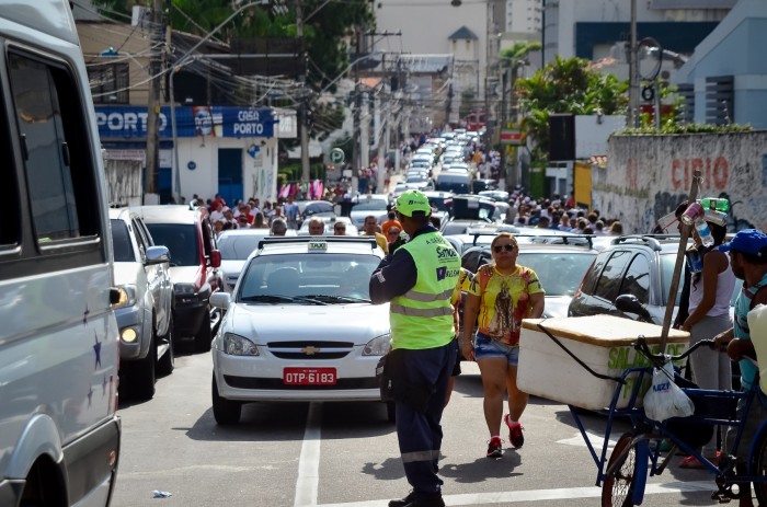 Semob organiza o trânsito com agentes e agentes educadores---FOTO UCHOA SILVA-Agência Belém