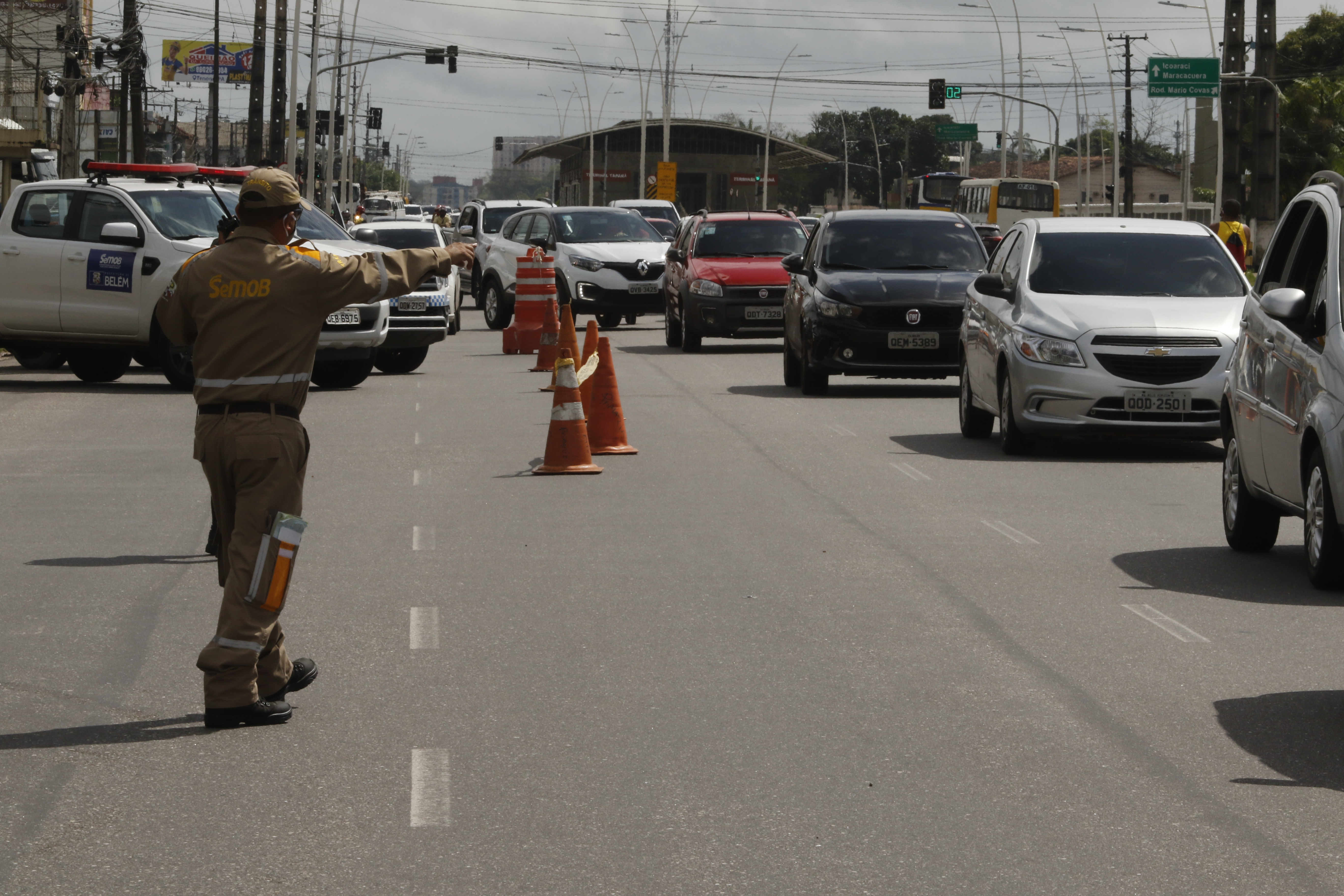2020.05.08 - PA - Belém - Brasil: Barreira de triagem da Semob e Guarda Municipal para fiscalizar o cumprimento do Lockdown. Avenida Augusto Montenegro.